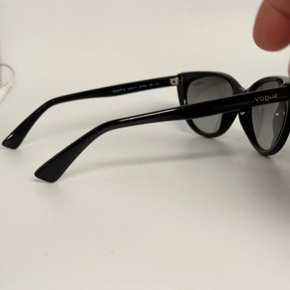 Vogue VO 2677-S W44/11 Black Cat Eye Sunglasses‎ Made in Italy 57-16-140